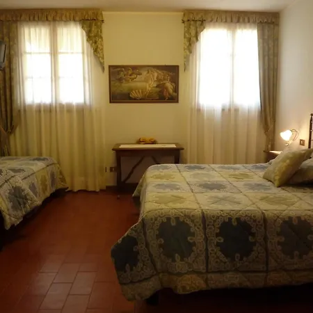 לינה וארוחת בוקר Casale Virgili 4*